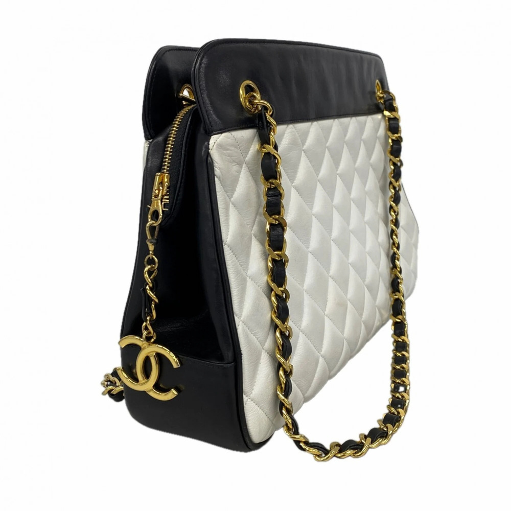 CHANEL Black Lambskin Leather Shoulder Bag - Picture 2 of 11